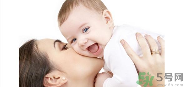 母乳喂養(yǎng)的好處有哪些？母乳喂養(yǎng)怎么知道寶寶吃飽了沒？