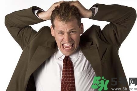 頭發(fā)油膩掉發(fā)怎么辦？頭發(fā)油膩掉發(fā)怎么回事？