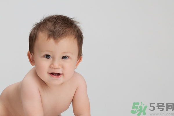 寶寶掉頭發(fā)是什么原因？寶寶掉頭發(fā)是怎么回事？