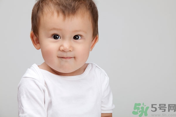 寶寶掉頭發(fā)是什么原因？寶寶掉頭發(fā)是怎么回事？
