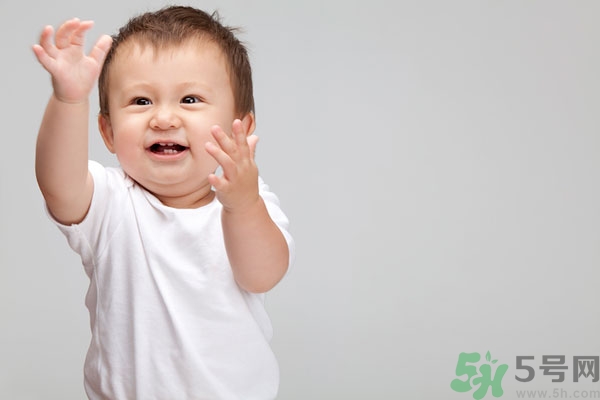 寶寶掉頭發(fā)是什么原因？寶寶掉頭發(fā)是怎么回事？
