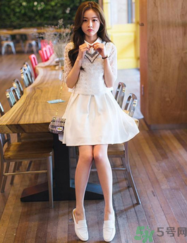 十月份可以穿裙子嗎？十月份穿什么衣服合適？
