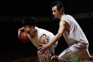 打籃球崴腳了怎么快速恢復(fù)？打籃球腳崴了腫了怎么辦？