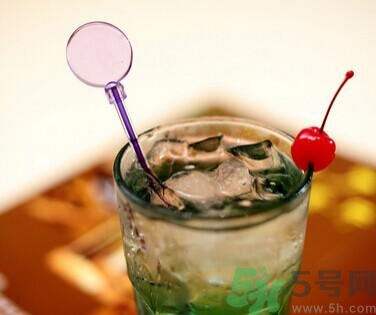 孕婦能喝碳酸飲料嗎？孕婦喝碳酸飲料對胎兒有影響嗎？