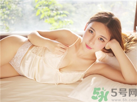 處女第一次緊張?jiān)趺崔k？處女第一次都會(huì)出血嗎？