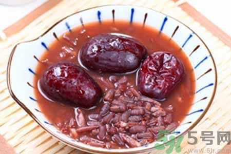 寒露手腳冰涼喝什么好？手腳發(fā)涼喝三紅湯有什么好處？