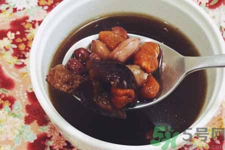 寒露手腳冰涼喝什么好？手腳發(fā)涼喝三紅湯有什么好處？