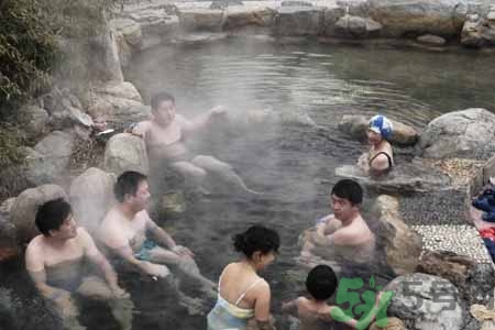 血糖高的人可以泡溫泉嗎？血糖高的人泡溫泉需要注意什么？
