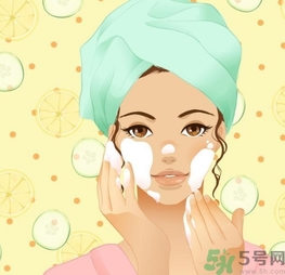 敷完面膜要用洗面奶洗臉嗎？敷完面膜可以用清水洗臉嗎？