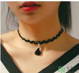 choker項(xiàng)鏈怎么搭配衣服？choker蕾絲項(xiàng)鏈搭配