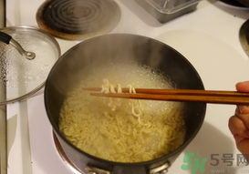 辛拉面是哪個(gè)國家的？辛拉面怎么煮好吃？