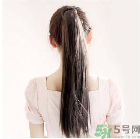 冬天頭發(fā)炸毛怎么辦？冬天頭發(fā)怎么樣減少靜電？