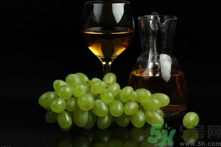 紅酒喝多了第二天難受怎么辦？紅酒喝多了怎么解酒？