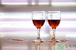 紅酒有沉淀物還能喝嗎,紅酒的沉淀物有影響嗎？