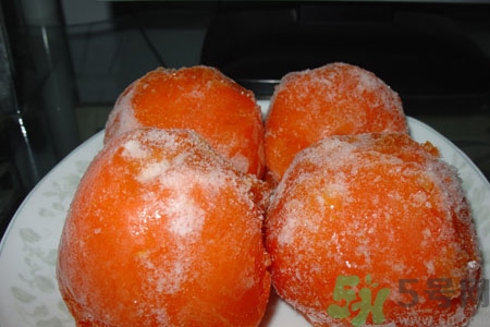凍柿子一天吃幾個(gè)合適？經(jīng)常吃凍柿子對(duì)身體有什么影響？