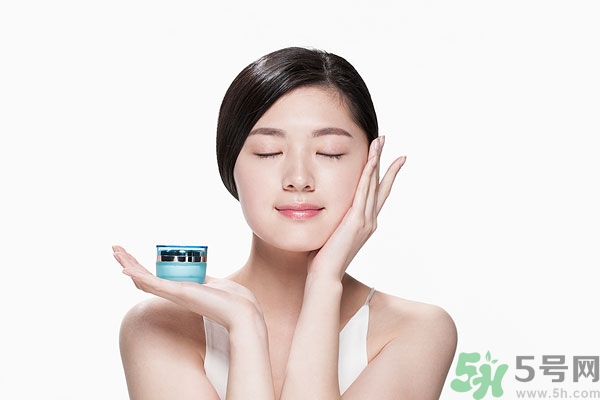 保濕霜什么時候用？保濕霜怎么用？