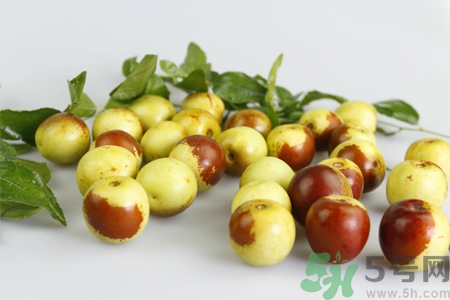 冬棗為什么用開水泡過會(huì)變紅？燙過的冬棗還能吃嗎？
