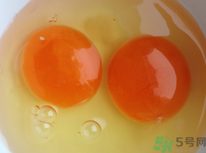 雞蛋黃發(fā)紅是怎么回事？雞蛋黃發(fā)紅可以吃嗎？