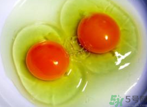 雞蛋黃發(fā)紅是怎么回事？雞蛋黃發(fā)紅可以吃嗎？