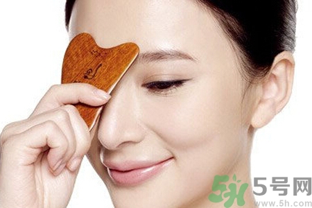自己在家能面部刮痧嗎？在家怎樣做面部刮痧？