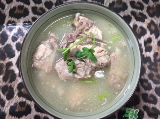 煮排骨用涼水還是熱水？燉排骨用熱水好還是涼水好？