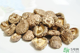 干香菇發(fā)霉了還能吃嗎？干香菇發(fā)霉怎么處理？