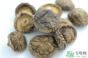 干香菇和鮮香菇的區(qū)別？干香菇和鮮香菇哪個好？