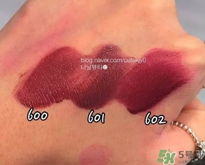 阿瑪尼小胖丁唇釉哪個色最火？阿瑪尼小胖丁唇釉保留了紅管的哪個色？