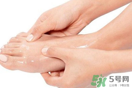 腳趾經(jīng)常抽筋是缺鈣嗎？腳趾抽筋是什么原因？