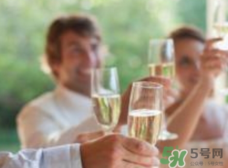 帶牙套能喝酒嗎？帶牙套可不可以喝酒？