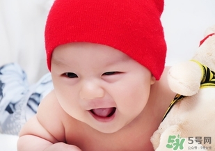 冬天出生的寶寶穿什么衣服？冬天出生的寶寶要準(zhǔn)備什么衣服？