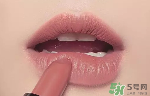 吃土色口紅適合什么膚色？吃土色口紅妝容