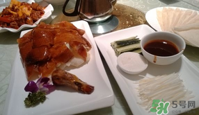 北京烤鴨怎么吃？北京烤鴨怎么吃圖解