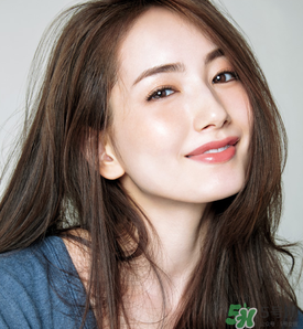 磚紅色口紅配什么妝容？磚紅色口紅適合什么妝？