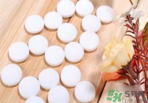 樟腦丸對(duì)跳蚤有用嗎？樟腦丸可以除跳蚤嗎？