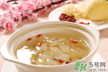 喝銀耳湯能補充膠原蛋白嗎？補充膠原蛋白的食物有哪些？