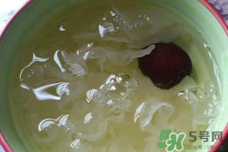 喝銀耳湯能補充膠原蛋白嗎？補充膠原蛋白的食物有哪些？