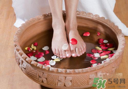 熱水泡腳可以補(bǔ)血嗎？熱水怎么泡腳可以補(bǔ)血？