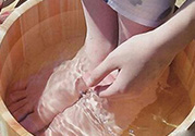 熱水泡腳可以補血嗎？熱水怎么泡腳可以補血？
