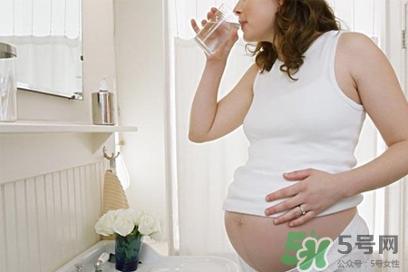 孕婦能用唇膏嗎？孕婦可以涂潤唇膏嗎？