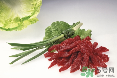 生肉可以用淘米水洗嗎？生肉用淘米水洗干凈嗎？
