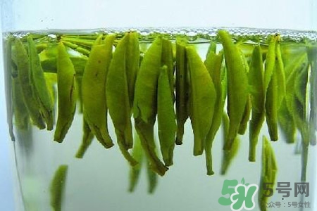 冬天可以喝綠茶嗎？冬天喝綠茶好還是紅茶好？