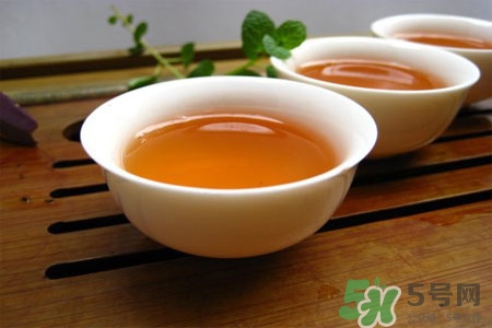 冬天喝菊花茶好嗎？冬天喝菊花茶加枸杞好嗎？