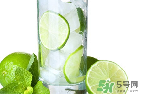 檸檬水可以用熱水泡嗎？檸檬水用涼水泡還是熱水泡？