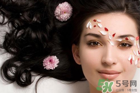 冬天適合什么味道的香水？女人冬天用香水的幾種絕招