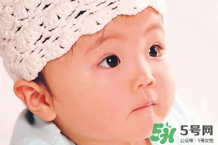 寶寶能穿羽絨服嗎？寶寶多大可以穿羽絨服？