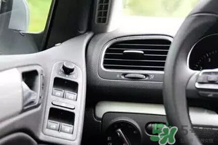 冬天早上車玻璃上的冰霜怎么弄？冬天早上車玻璃上的霧怎么弄？