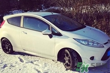 冬天早上車玻璃上的冰霜怎么弄？冬天早上車玻璃上的霧怎么弄？