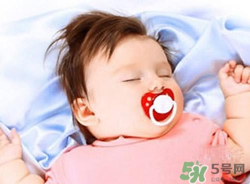 安撫奶嘴乳膠好還是硅膠好？怎么挑選安撫奶嘴？