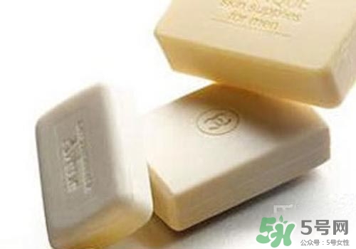 硫磺皂可以洗頭嗎？怎么用硫磺皂洗頭
